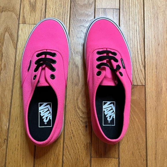 Vans Shoes - Women’s Vans Sneaker size 7.5 Men’s size 6